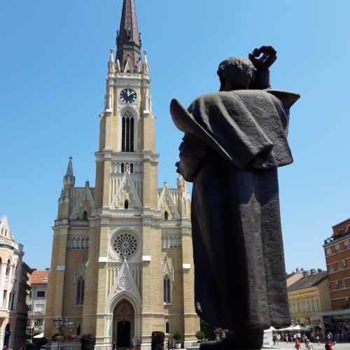 Памятник С.Милетичу и Собор Девы Марии, г.Нови-Сад