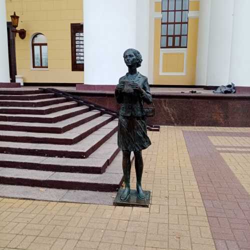Памятник театральному зрителю, Russia