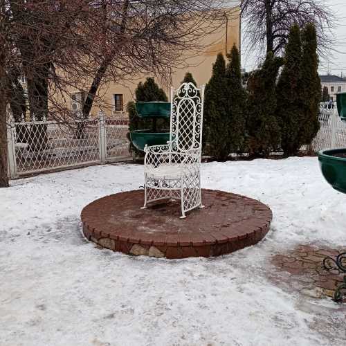Кованый стул, Russia
