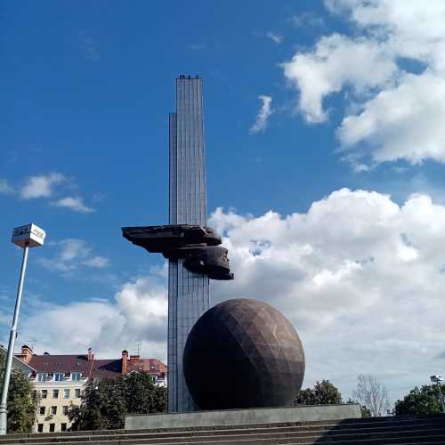 Памятник Юрию Гагарину photo