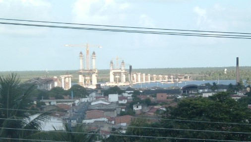 Ponte em construção em 2006