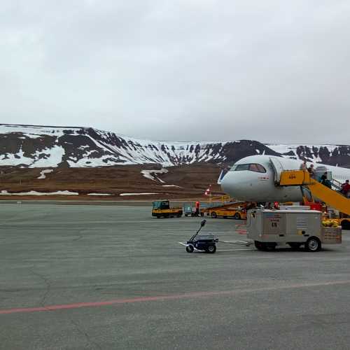 LYR Airport, Норвегия