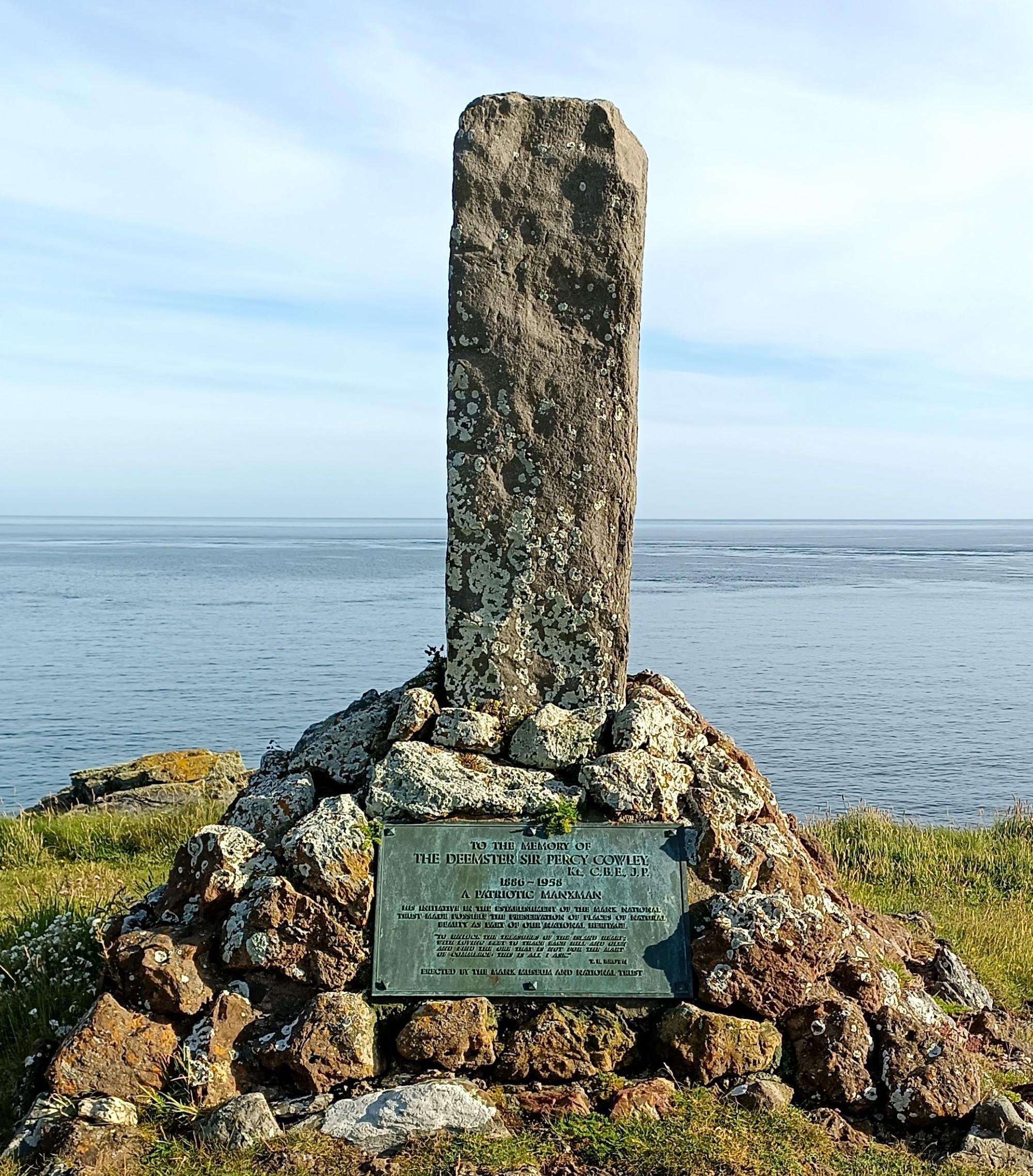 Sir Percy Cowley Memorial, Мэн о-в