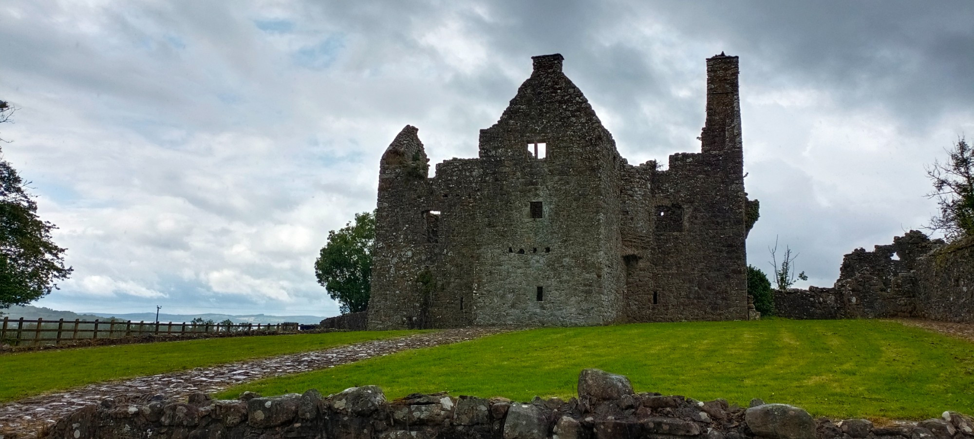 Tully Castle, Великобритания