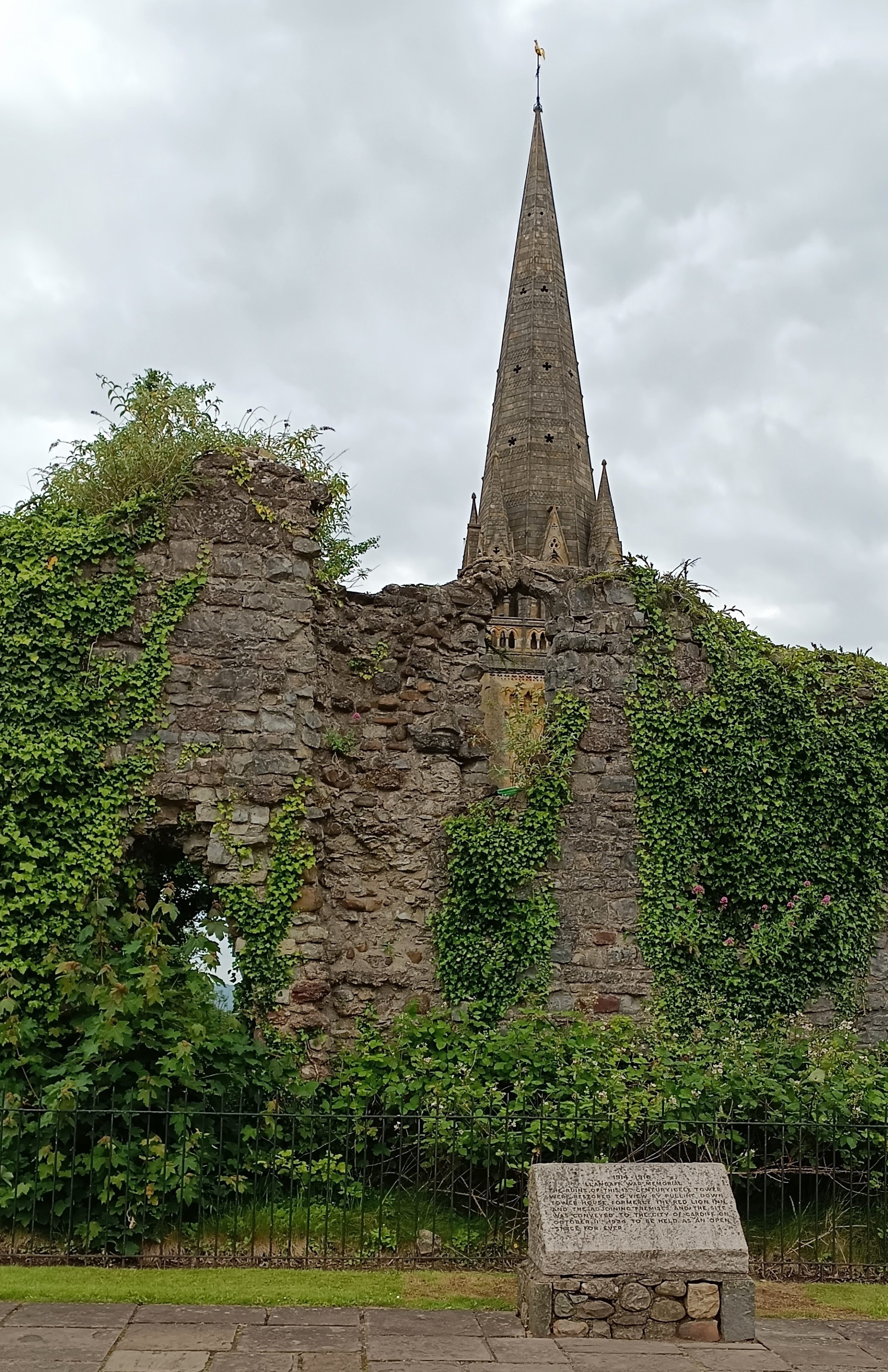 Llandaff War Memorial, Великобритания