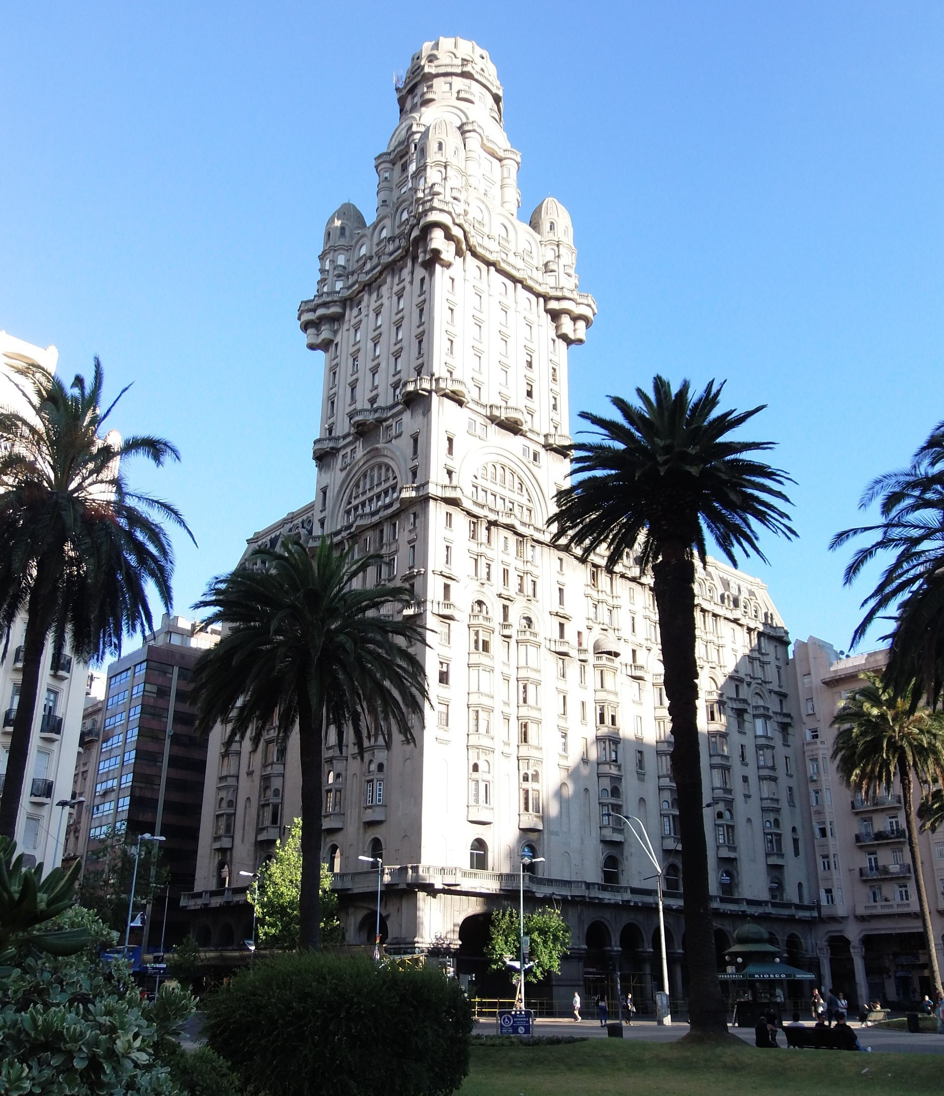 Palacio Salvo, Uruguay