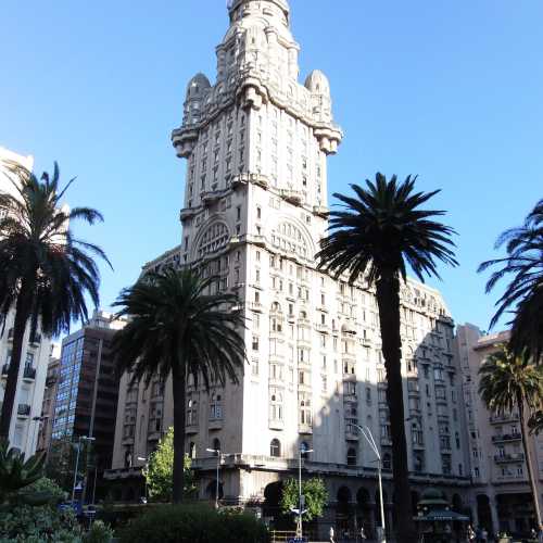 Palacio Salvo, Uruguay