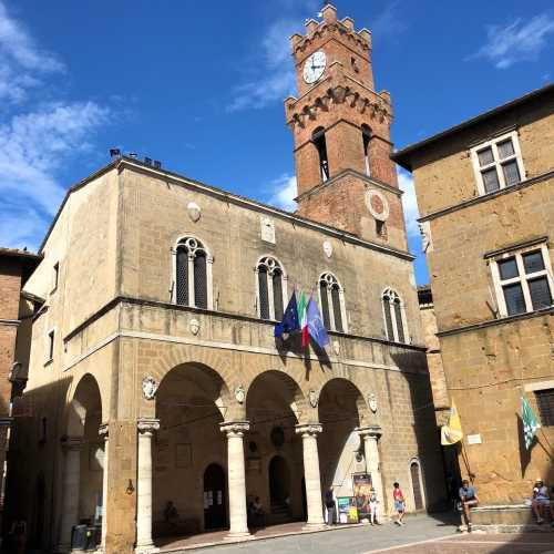 Piazza Pio II, Italy