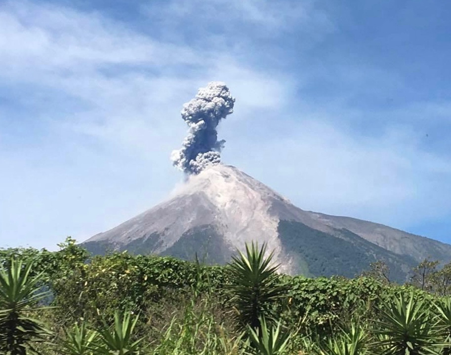 Vulkan Fuego, vi var der 22 Nov, 2018. 19 Nov evakuerte de 3000 personer fra området pga utbrudd.