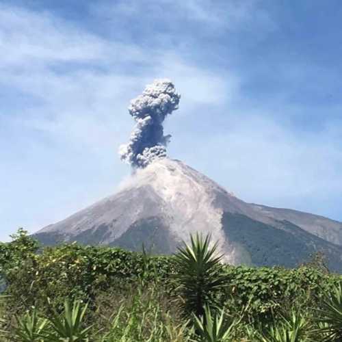 Vulkan Fuego, vi var der 22 Nov, 2018. 19 Nov evakuerte de 3000 personer fra området pga utbrudd.