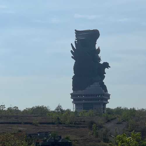Garuda Wisnu Kencana 122 m, Hinduisme om Garuda's søken for Amrita, livets vann.