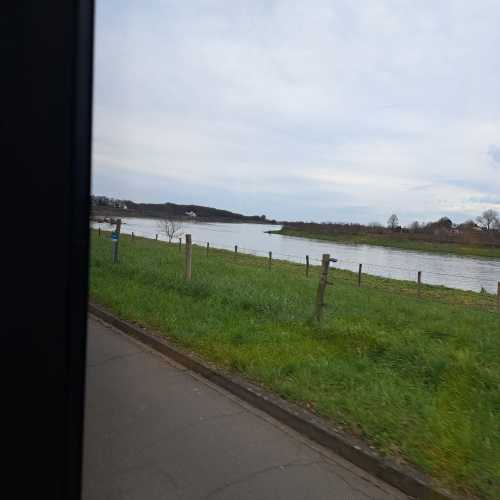 Maas bij Maastricht grens