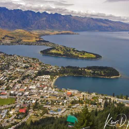 Ben Lomond Scenic Reserve — View on Queenstown & Lake Wakatipu and in background The Remarkables