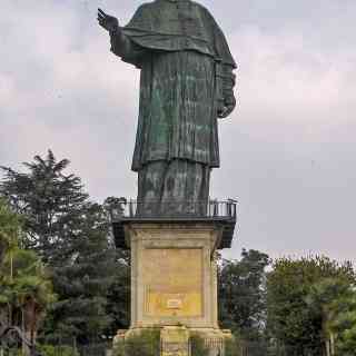 Statua di San Carlo Borromeo photo