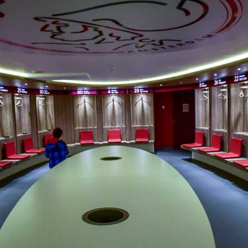 Ajax dressinf room Arena