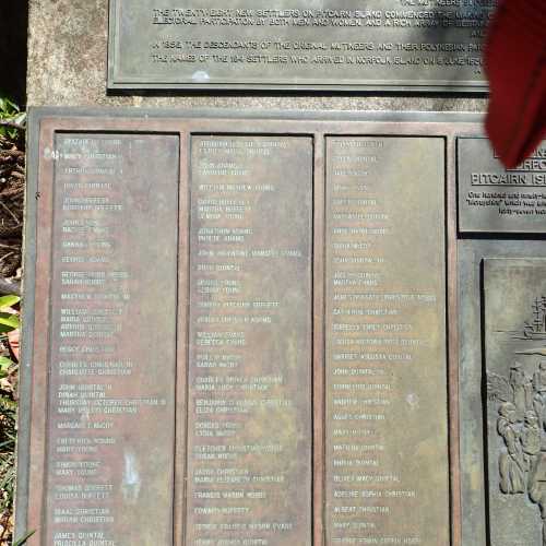 Monument to the HMS Bounty & Pitcairn Islanders, Норфолк о-в