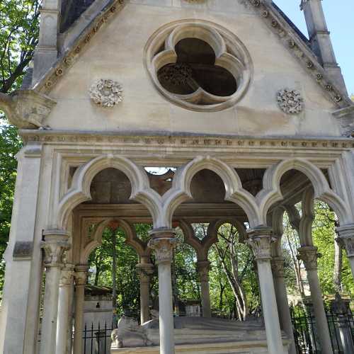 Abélard & Héloïse Grave, France