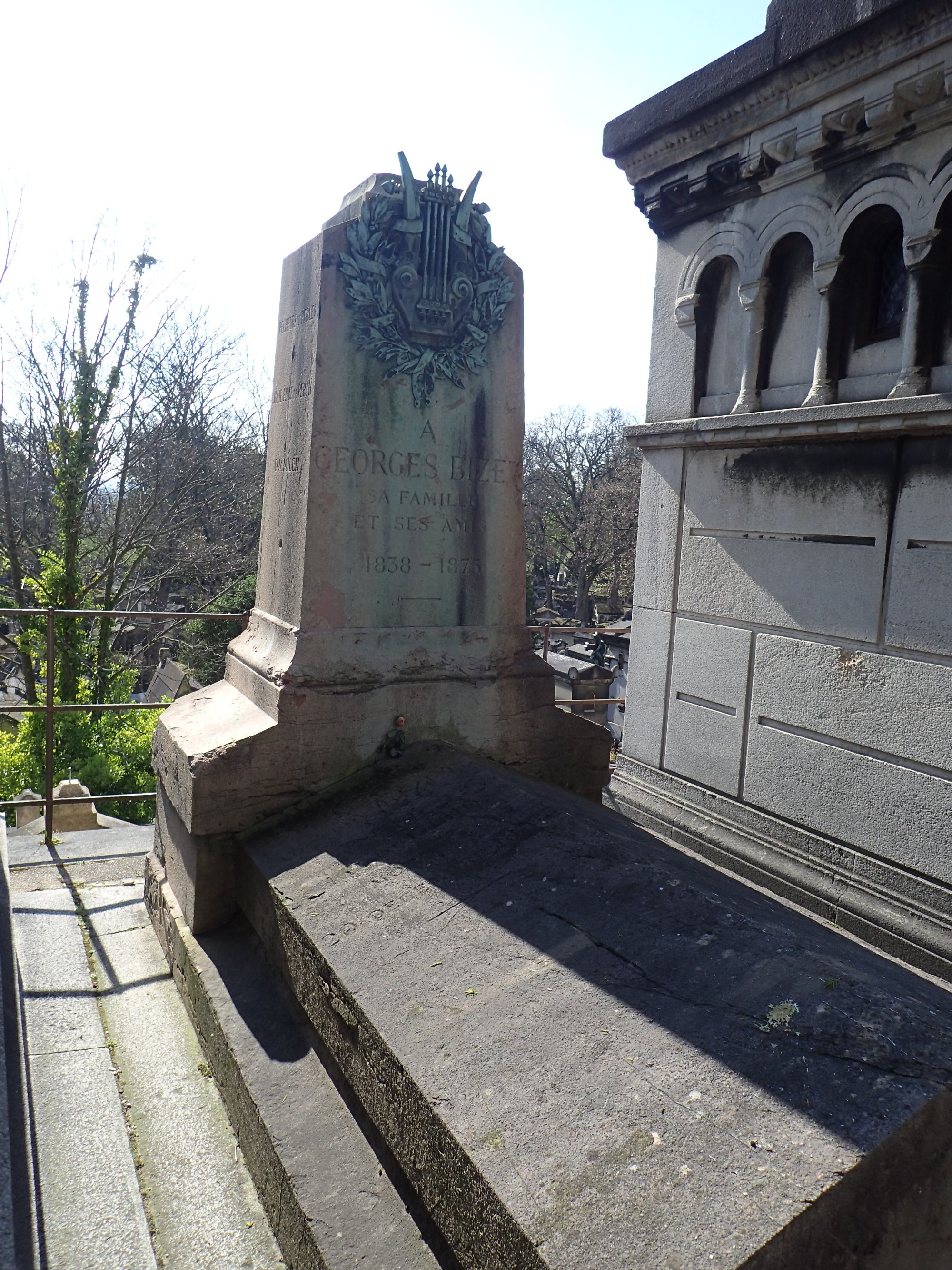 Bizet Grave, Франция