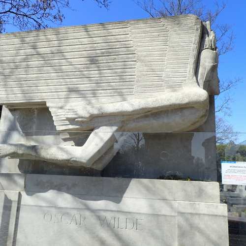 Oscar Wilde grave, France