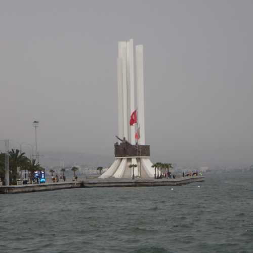 Ataturk Aniti Monument, Турция