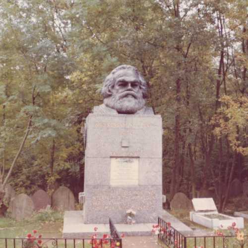 Karl Marx Original Grave