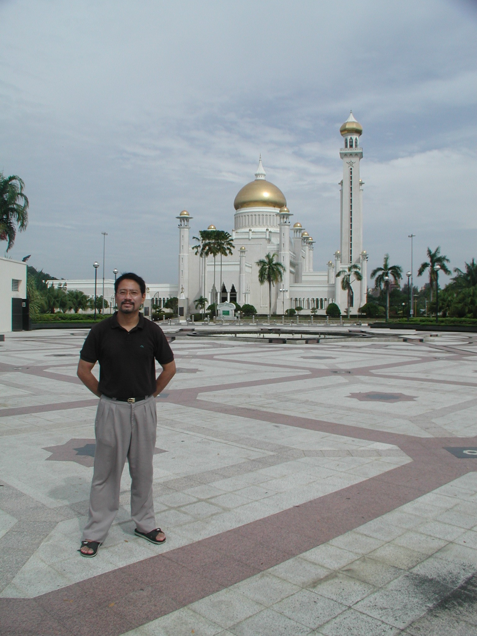 Omar Ali Saifuddien Mosque, Бруней