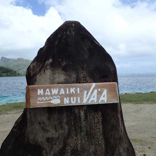 Hawaiki Nui Va'a Monument