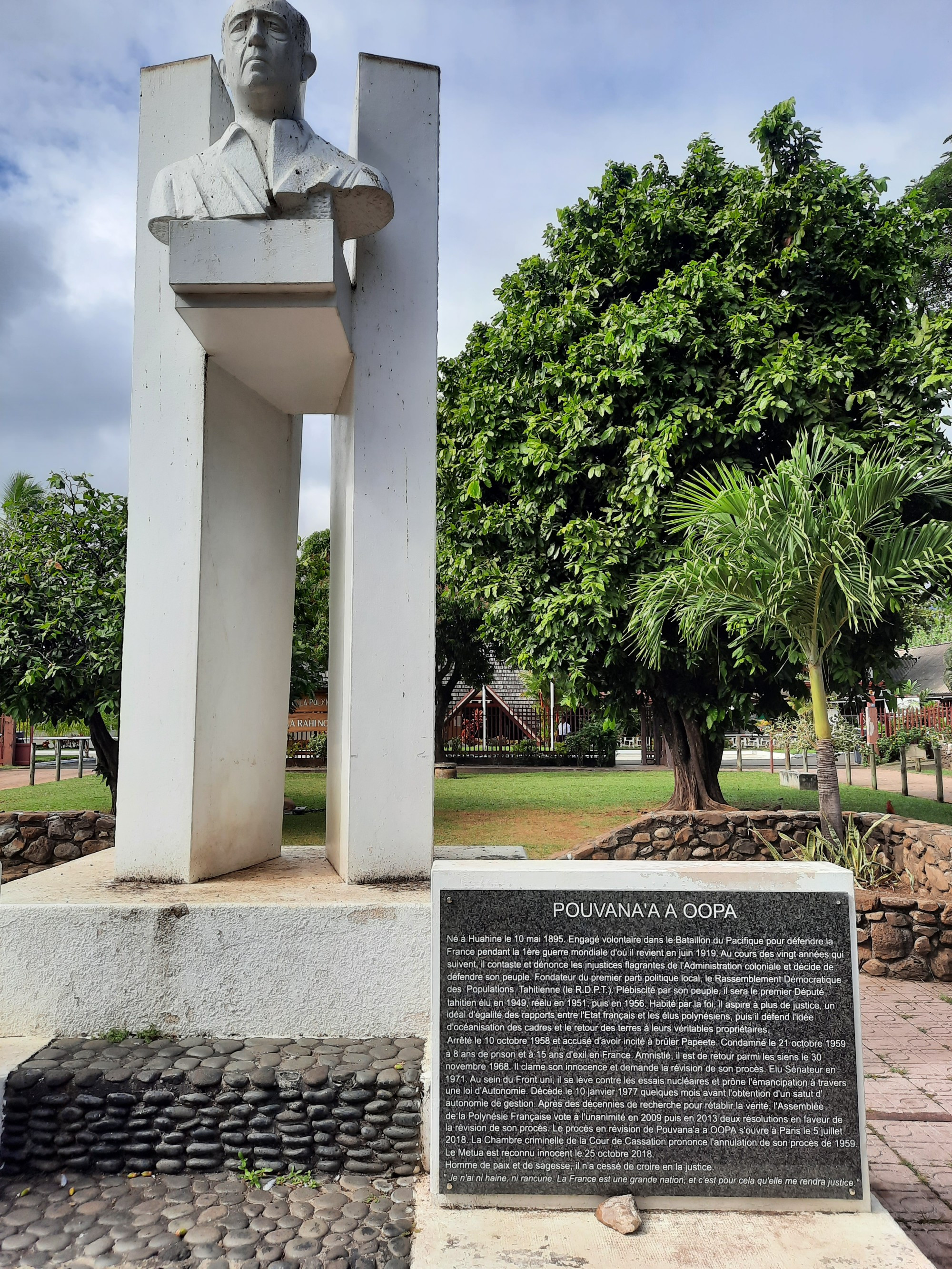 Pouvanaa a Oopa Monument, Французская Полинезия