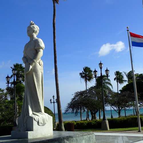 Queen Wilhelmina Statue, Aruba