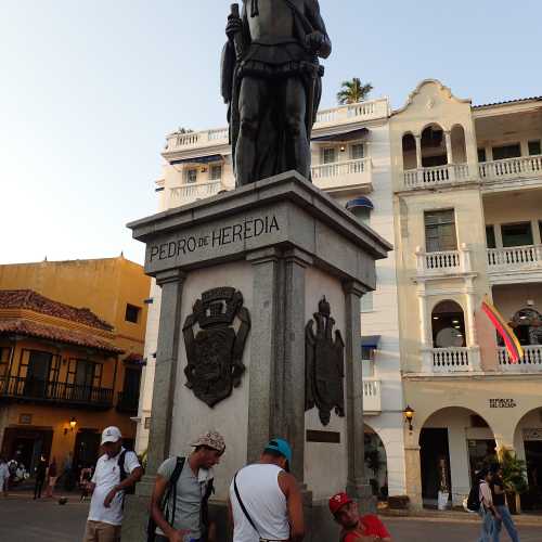 Pedro Heredia Statue