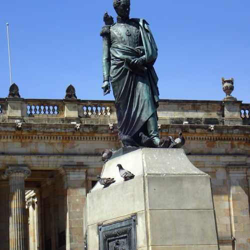 Bolivar Statue