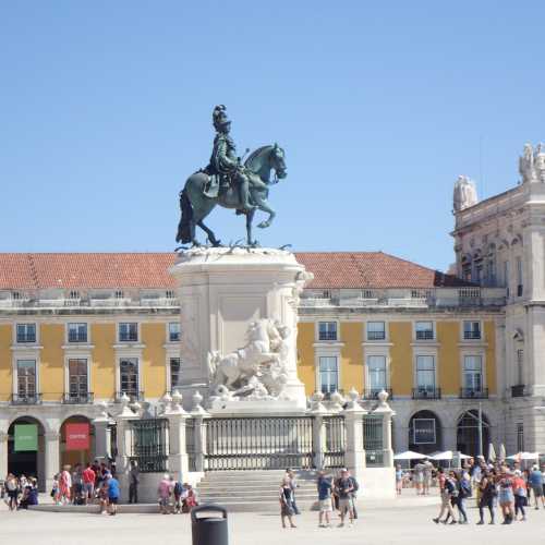 Jose I Statue