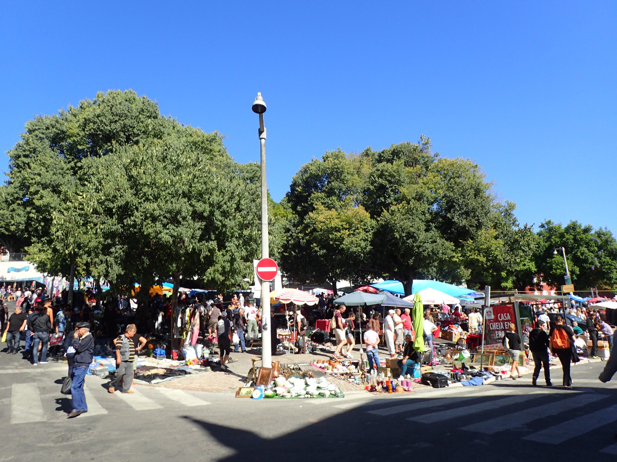 Mercado Santa Clara - Weekend Flea Market, Португалия
