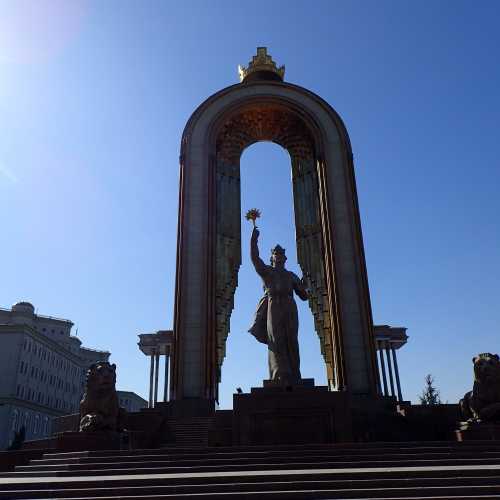Памятник Исмаила Самани, Таджикистан