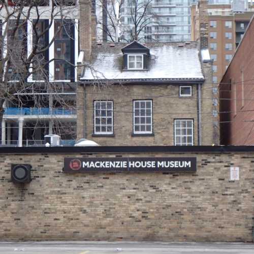 Mackenzie House, Канада