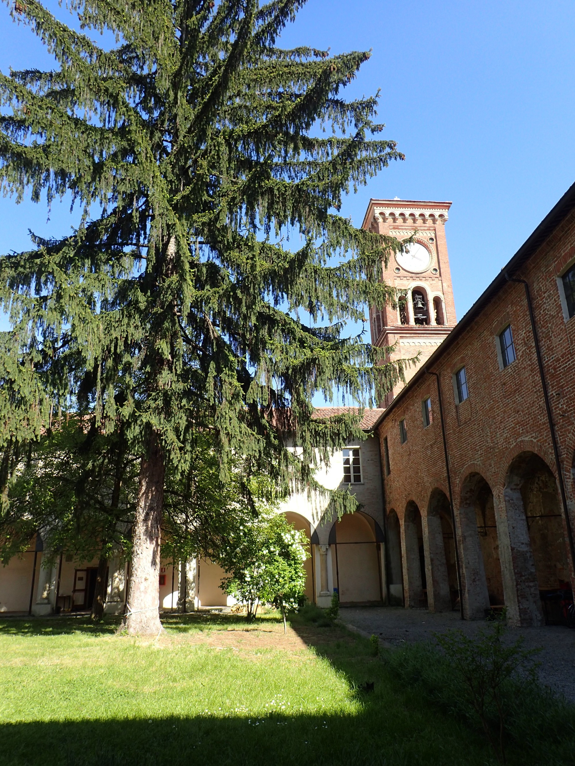 The Cloister, Италия