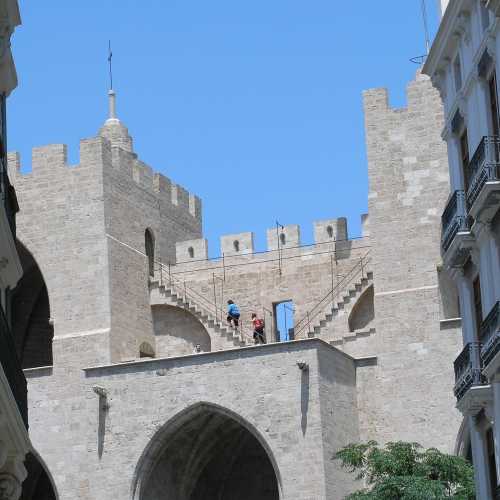 Edifici Torres del Turia, Spain