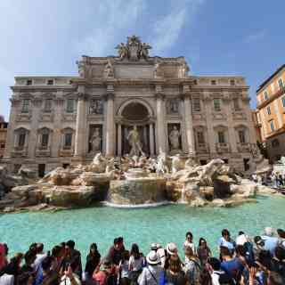 Fontana di Trevi photo