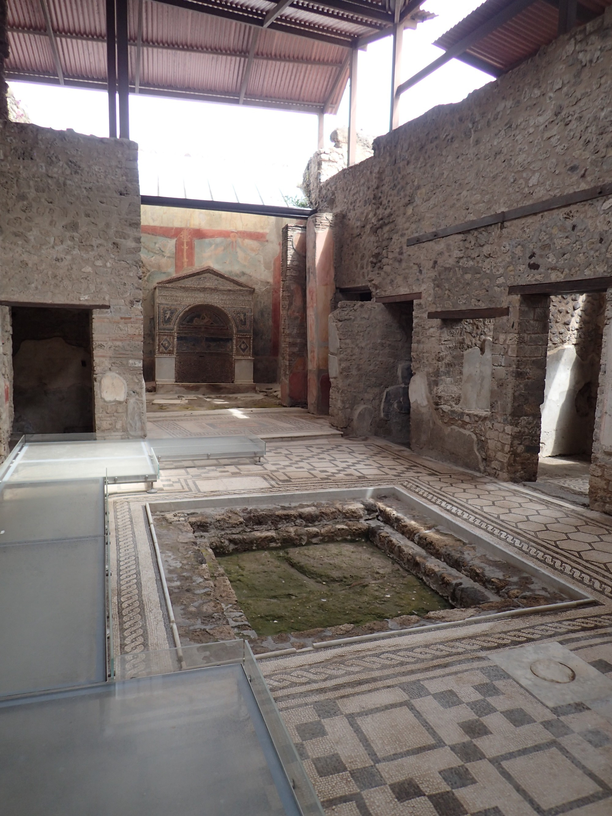 Casa dell Orso Ferito, Италия