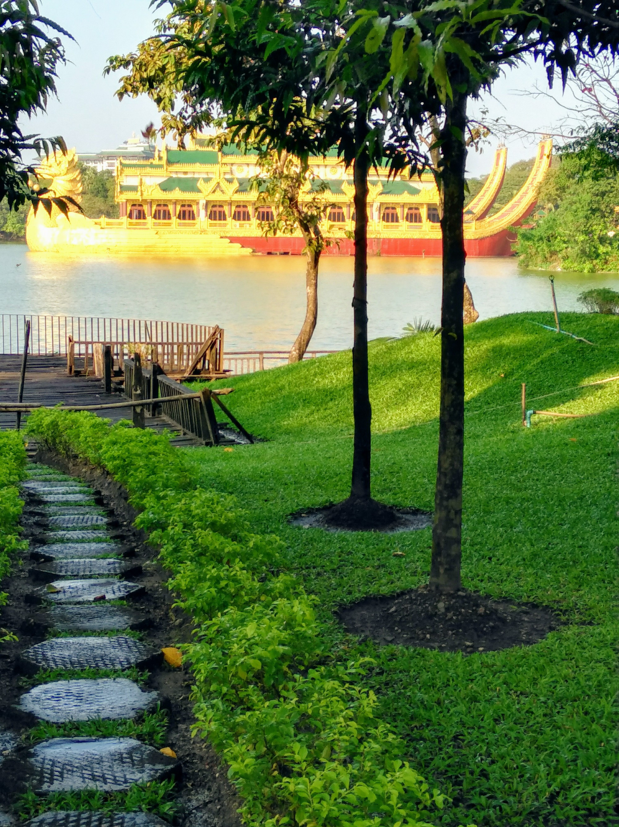 Karaweik Palace, Yangon