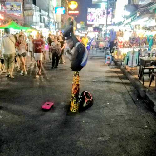Performing street artist, Khan San Road, Bangkok