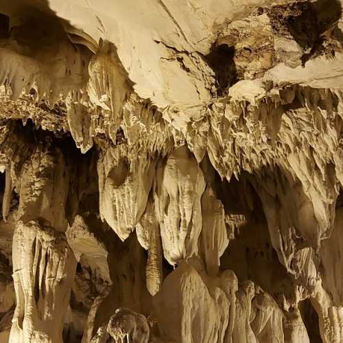 Dupnisa Caves