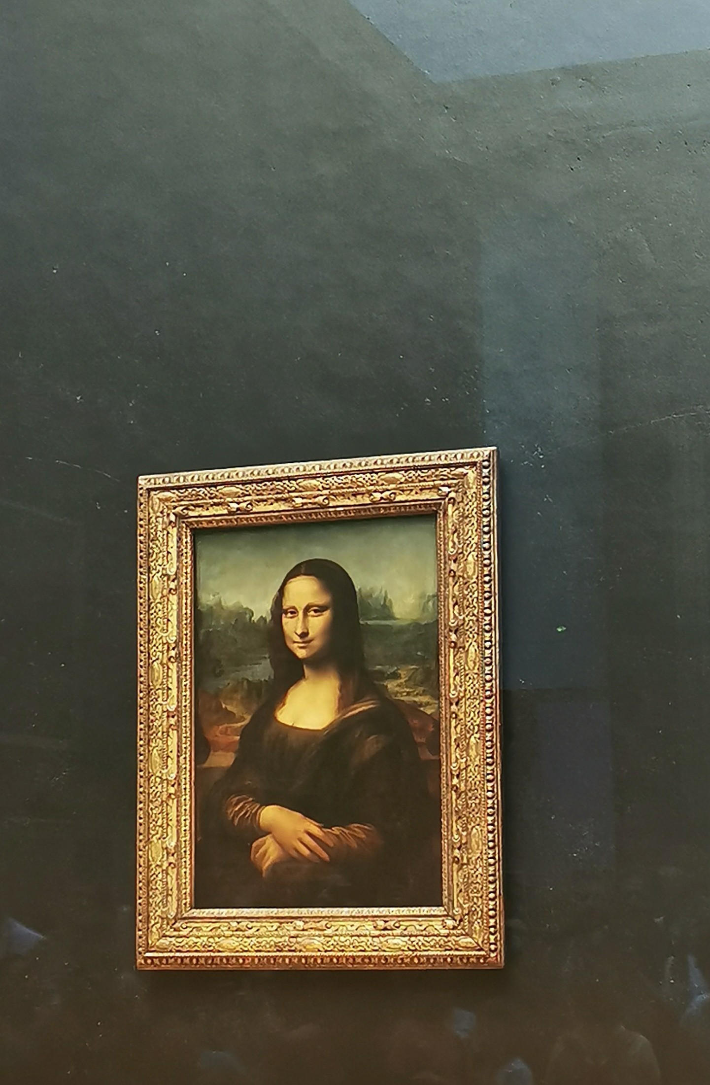Louvre<br/>
Mona Lisa 