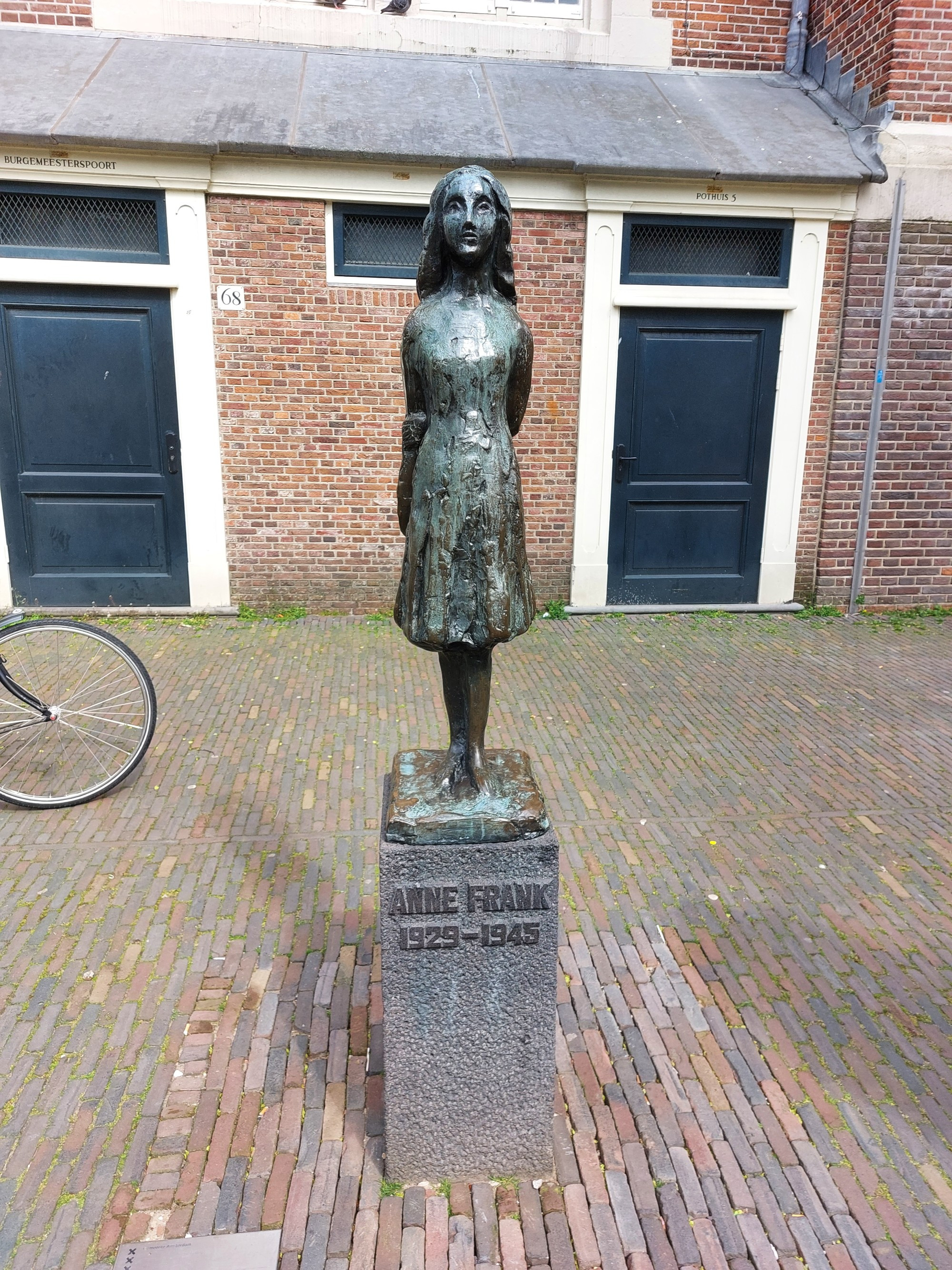 Anne Frank statute
