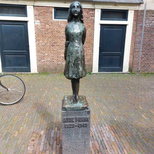 Anne Frank statute