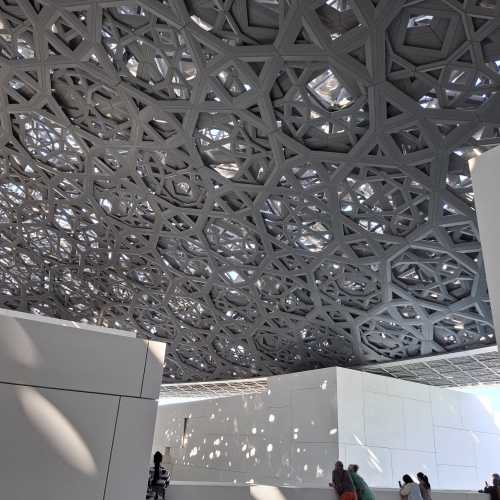 Louvre Abu Dhabi, О.А.Э.