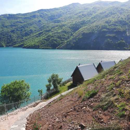 komani lake, Albania