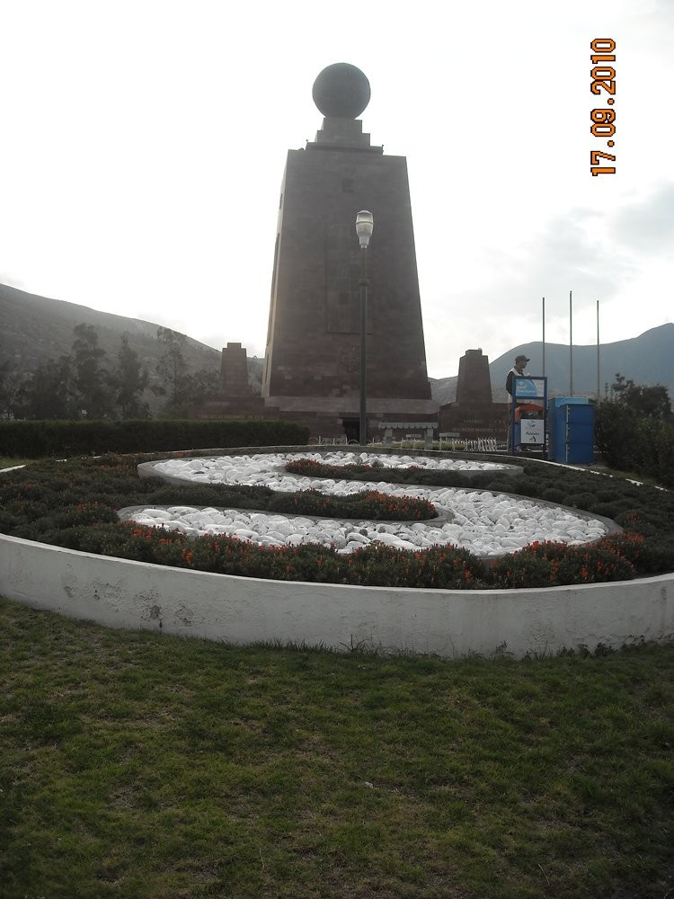 Monumento a la línea del Ecuador del planeta