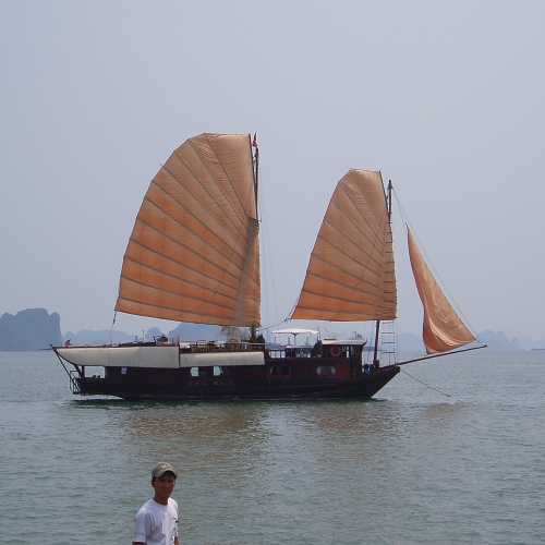 Бухта Халонг, Вьетнам