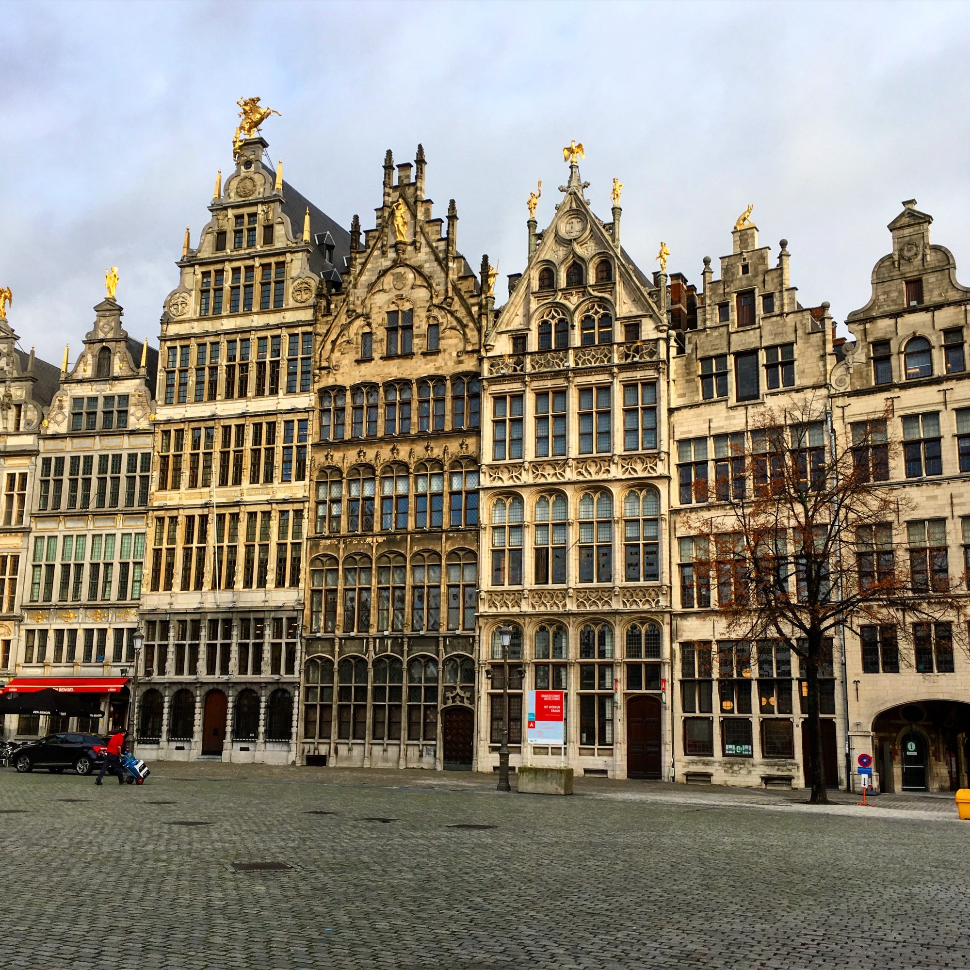 Вот так выглядит подавляющее большинство главных площадей городов Бельгии.
